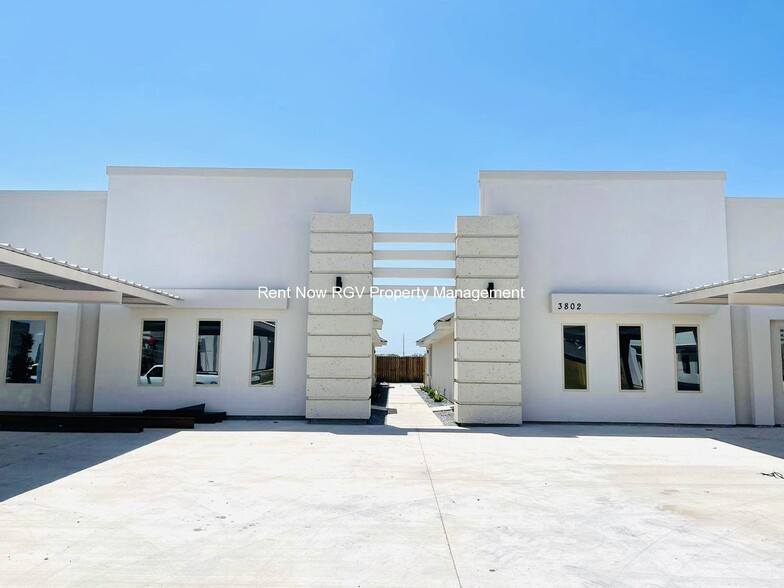 Building Photo - 3802 Las Vistas Ln