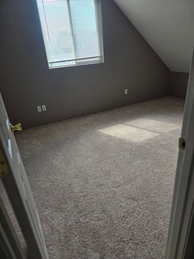 Building Photo - 3 bed 2 bath Home for Rent in Grants Pass