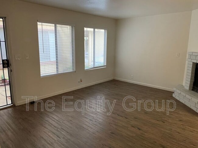 Building Photo - 3912 W Meadow Ave
