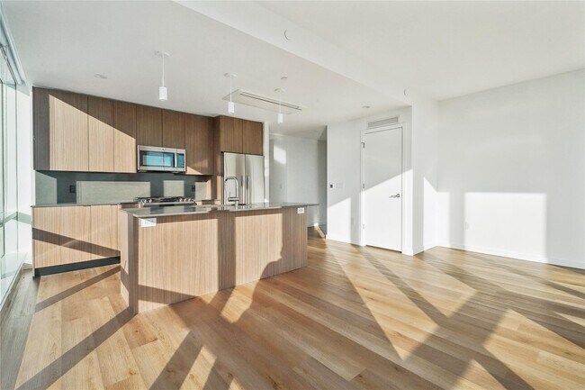 Building Photo - 50 Clinton Pl