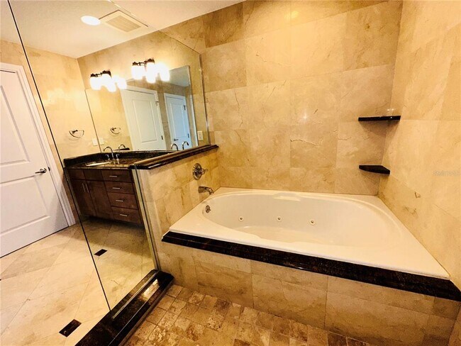 Building Photo - 101 S Eola Dr