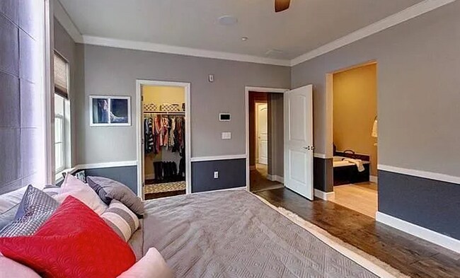 Building Photo - EPIC REA - Modern-Style 3 BR/3BA townhouse...