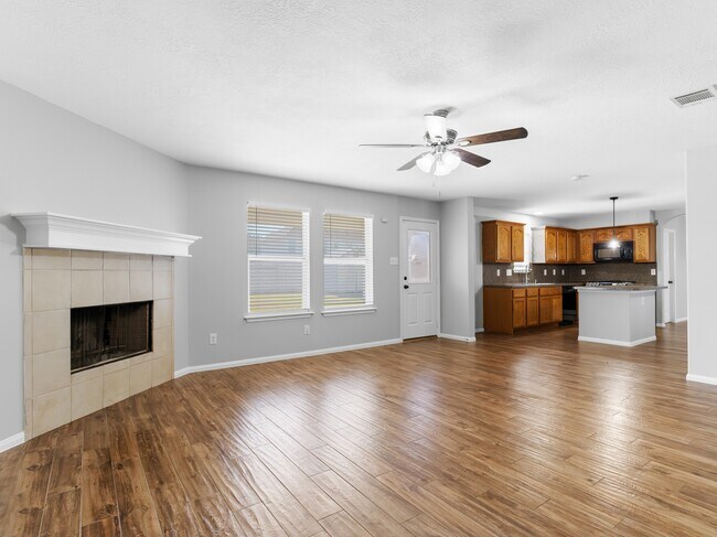 Building Photo - 1023 Santa Fe Ct