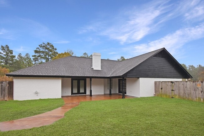 Building Photo - Tour Today! Stunning 3 Bedroom Remodel on 2 Acres!