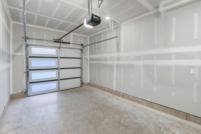 Building Photo - Wintersweet Townhome on Bainbridge Island