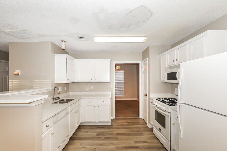 Building Photo - 5488 Vanity Joys Ln