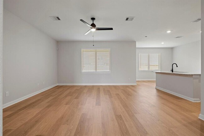 Building Photo - 3121 Banyan Dr