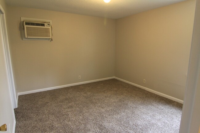 Building Photo - 3 Bedroom 2 Bath Home For Rent On Cunningh...