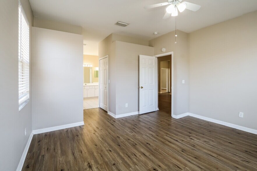Building Photo - 1627 Wakefield Dr