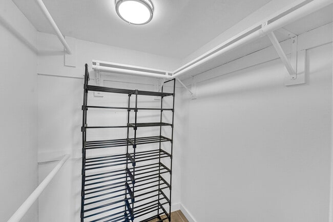 Building Photo - 5300 NE 24th Terrace