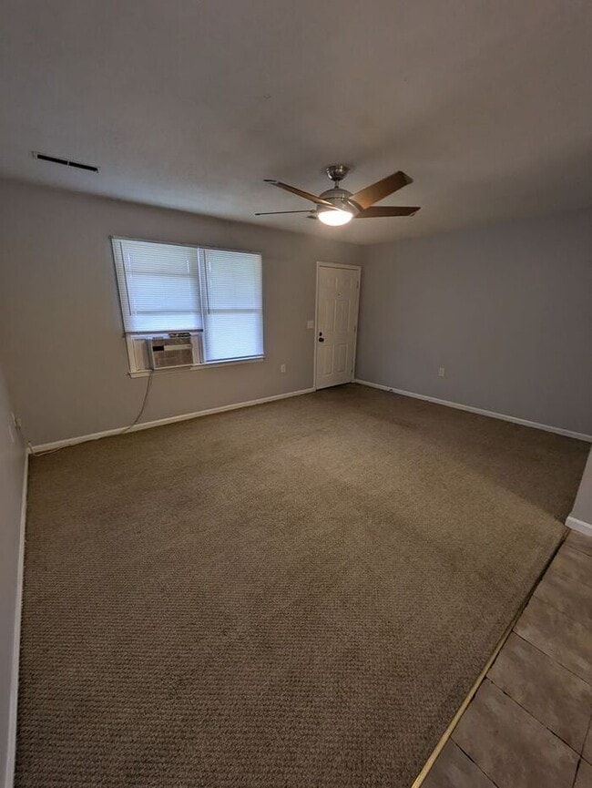 Building Photo - Available NOW 2BD/1BA in Ponderosa Village