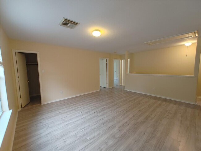 Building Photo - 28907 Fox Run Boulevard