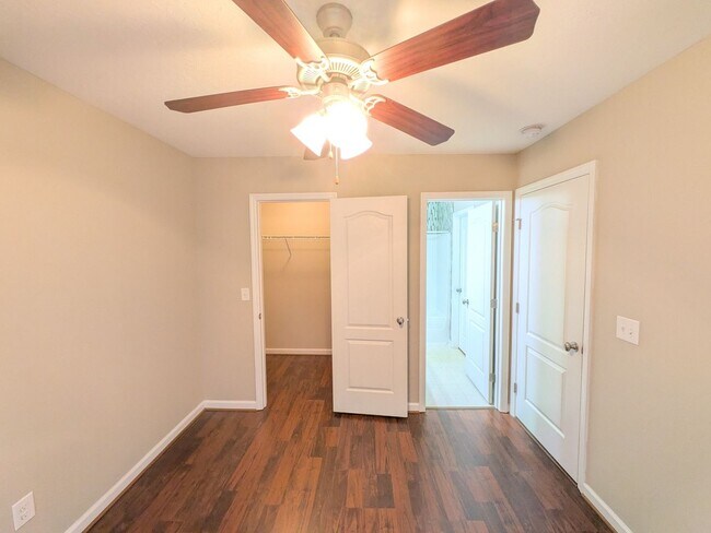 Building Photo - 264 Lynbrook Way
