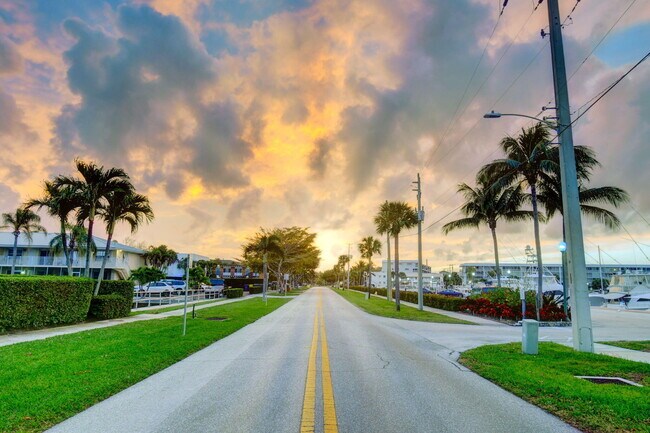 Building Photo - 68 Yacht Club Dr