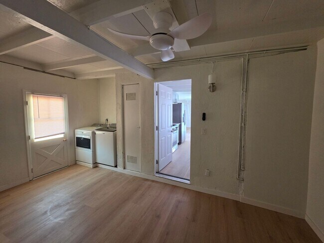 Building Photo - 40360 Mayberry Ave