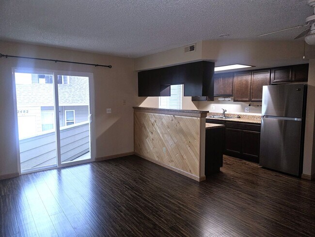 Building Photo - Beautiful 1 Bedroom Condo Near the Mountains
