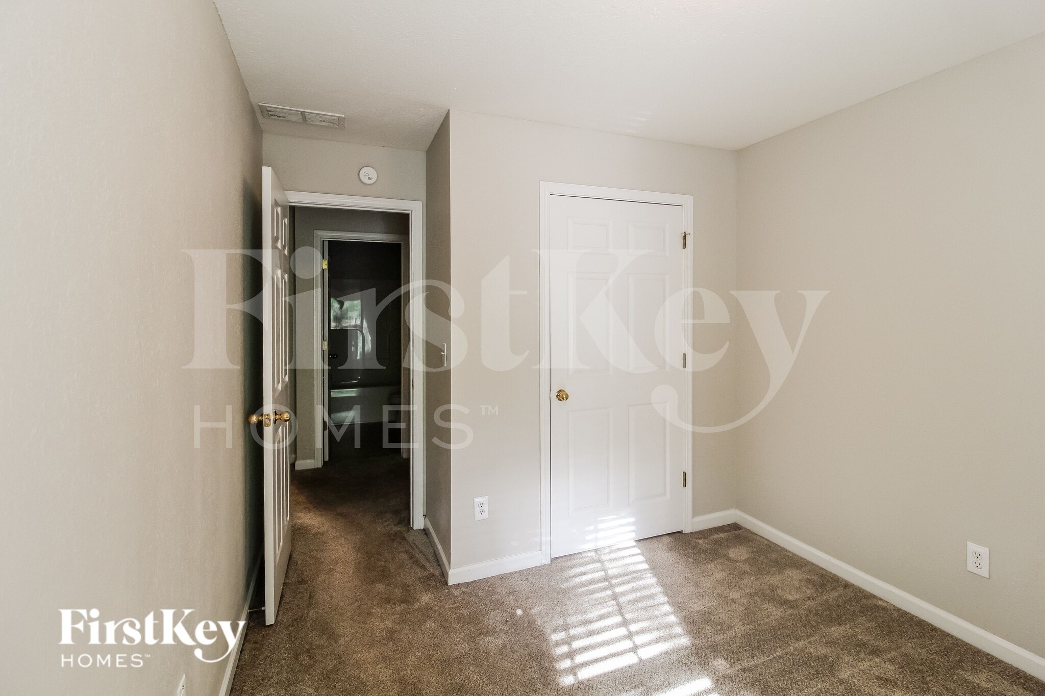 Building Photo - 243 Brookview Dr