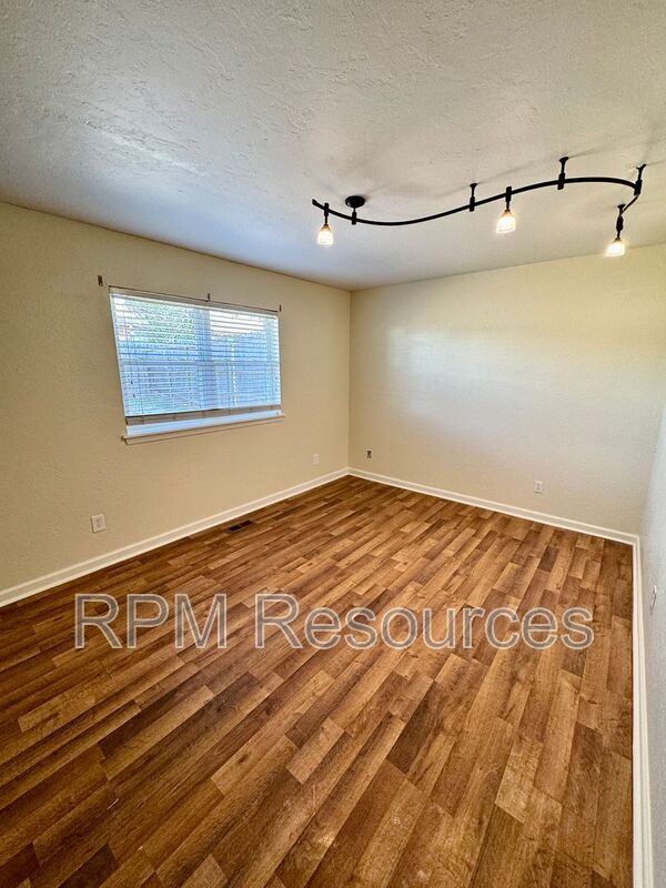 Building Photo - 10449 Dover Dr