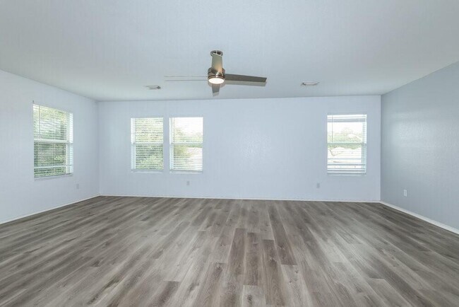 Building Photo - 302 Falling Pine Dr