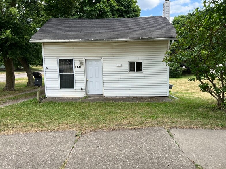 Front of House - 460 N Cochran Ave