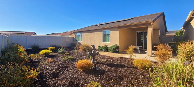 Building Photo - Beautiful Single Story Home in 55 + Commun...