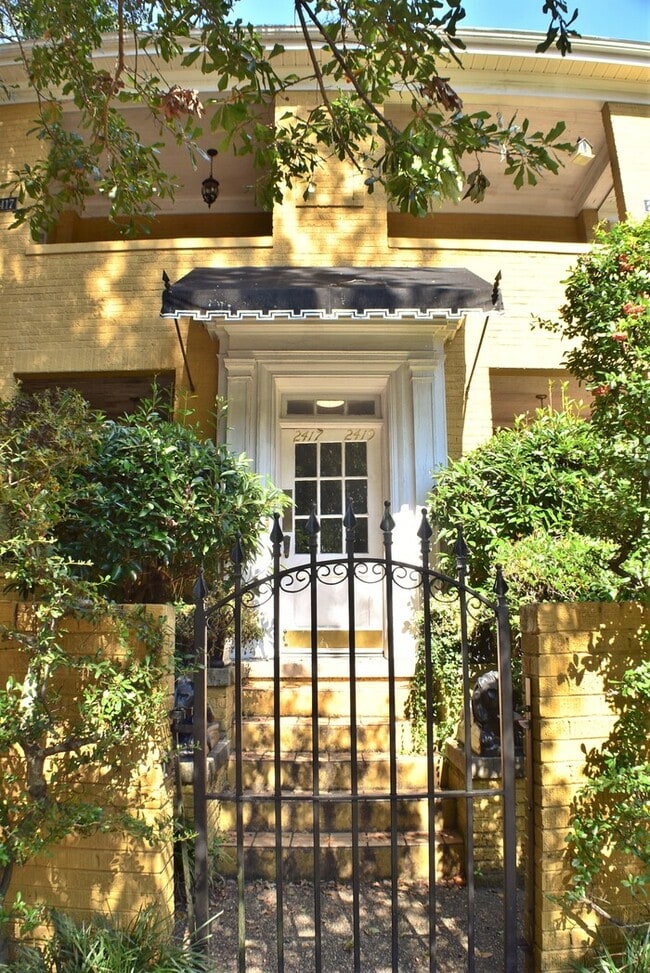 Primary Photo - 2417 Blossom St