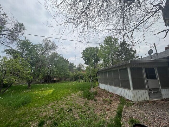 Building Photo - Cute Home in Laporte