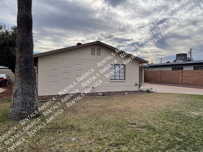Building Photo - 6847 E Windsor Ave