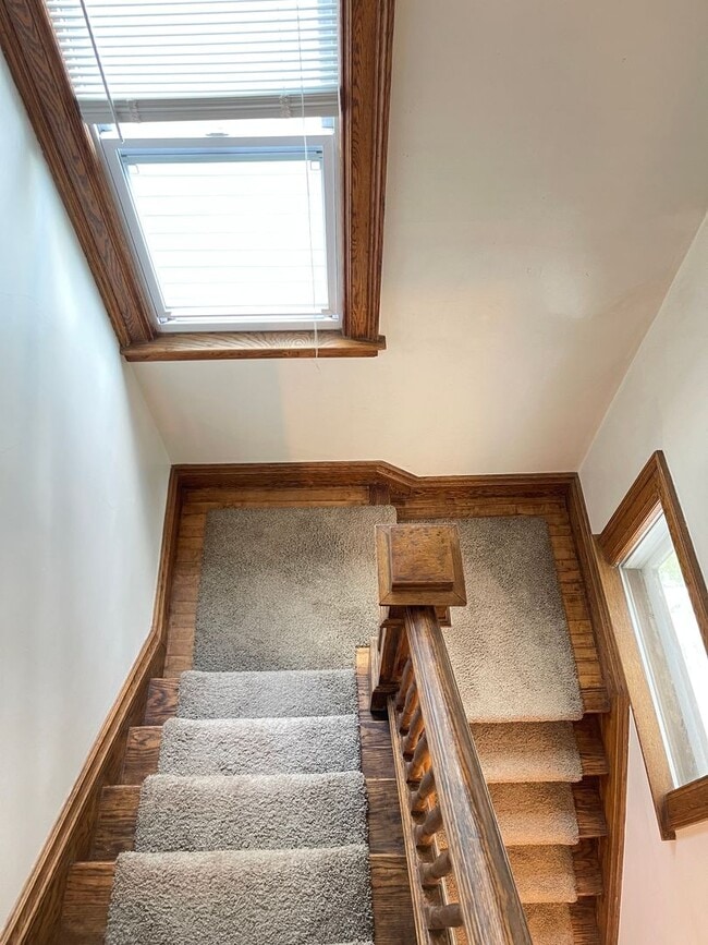 Building Photo - AVAILABLE NOW! FOR A DECEMBER 1ST MOVE IN - 4 Bedroom 1 Bath Home!