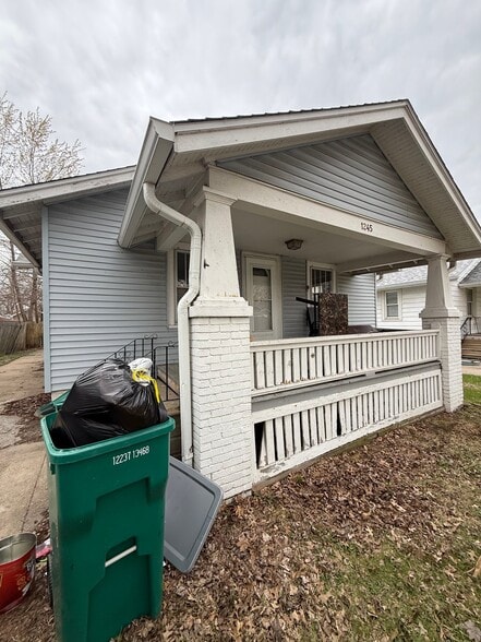 Building Photo - 1245 Sedgwick St
