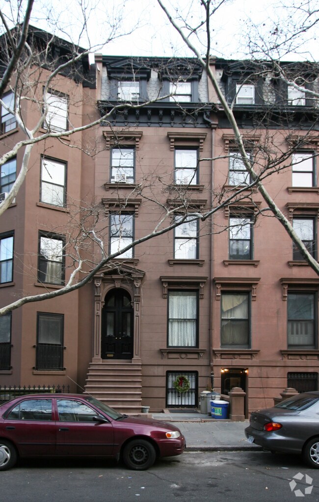 Primary Photo - 143 Amity St