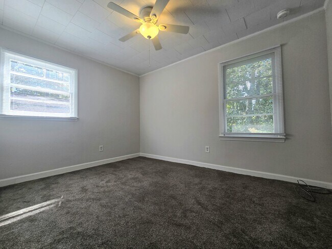 BR 2 - 417 10th Ave S