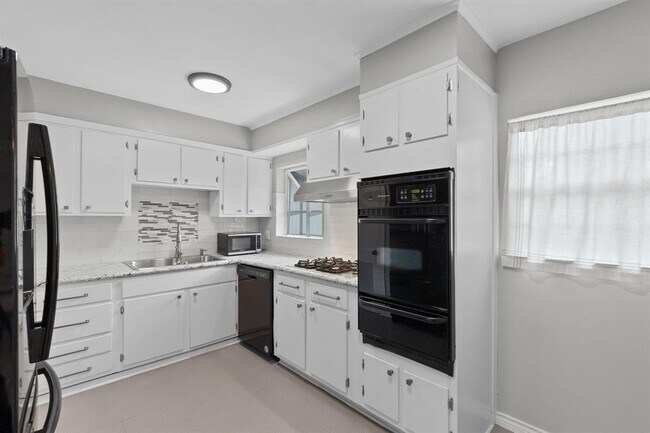 Building Photo - 3606 Wentworth St