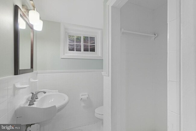 Building Photo - 5642 Jefferson Blvd