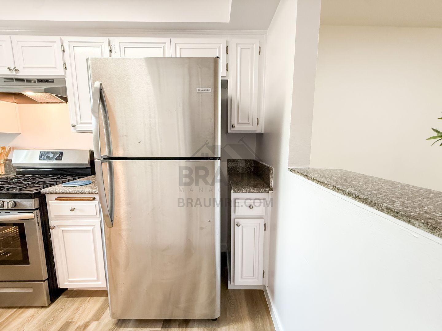 Building Photo - 11839 Burbank Blvd