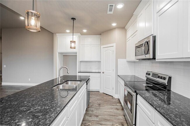 Building Photo - 1249 Seay Cir