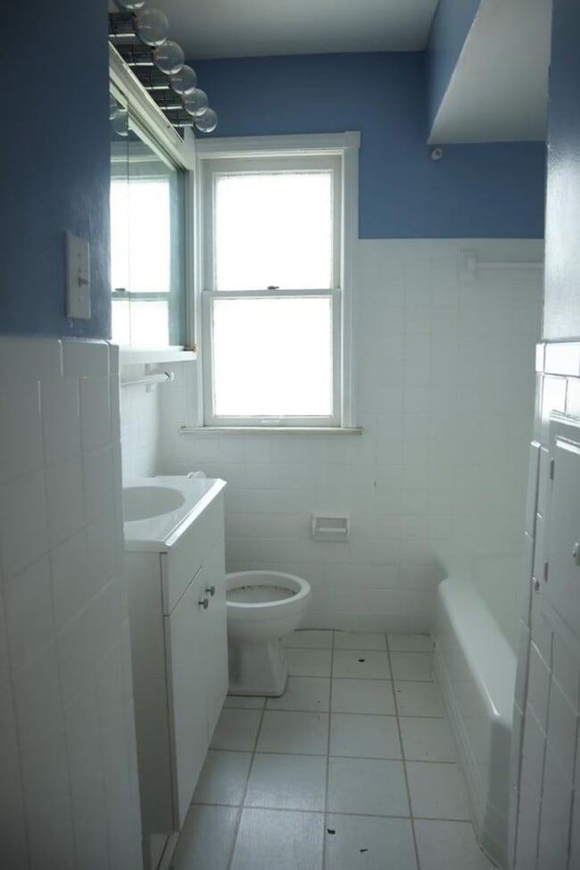 Building Photo - 4144 Hinsdale Rd