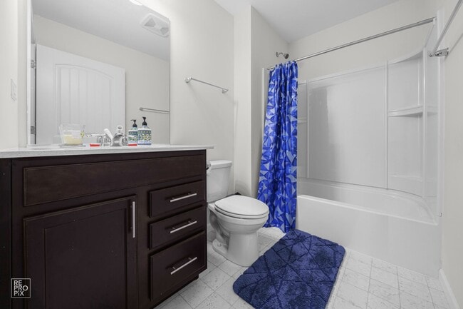 Building Photo - South Naperville Executive Style Rental