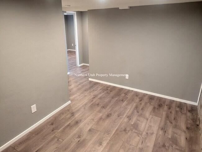 Building Photo - 3 bed 2 bath home