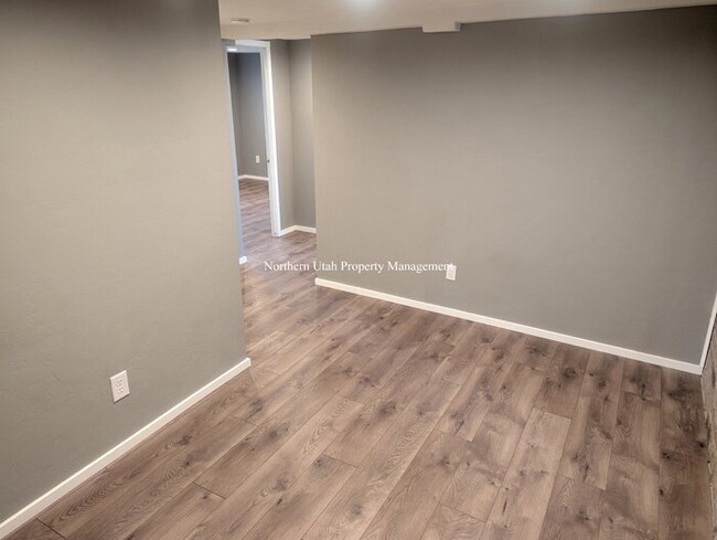 Building Photo - 4 bed 2 bath home