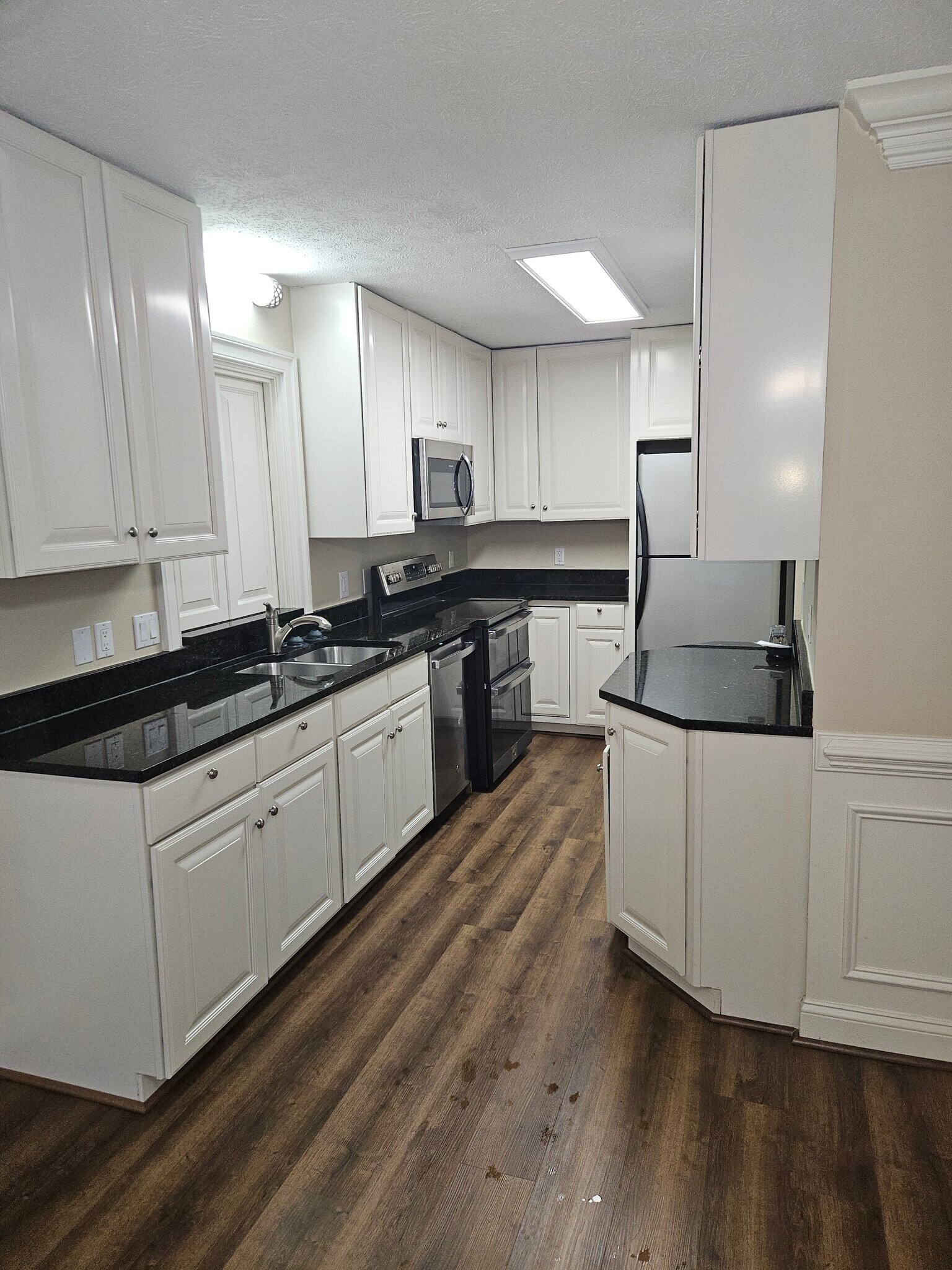 Building Photo - 813 Appleseed Ct