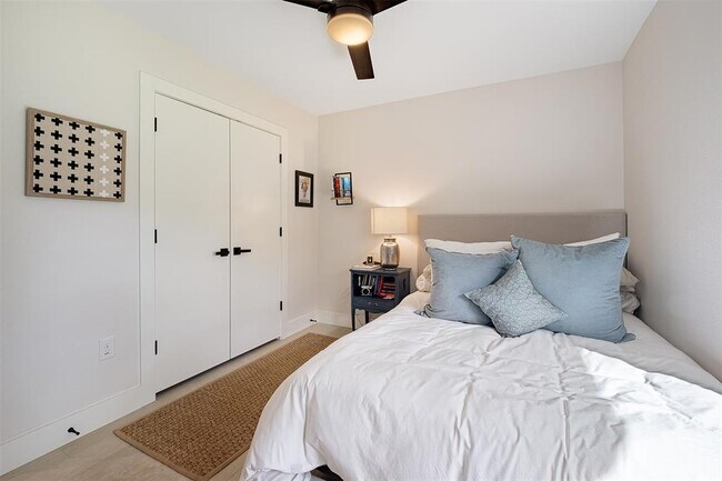 Building Photo - 5000 Lansing Dr