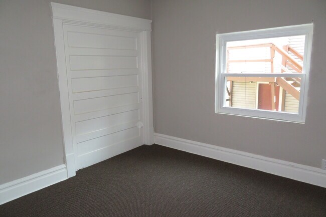 Building Photo - 424 Kirn Ave