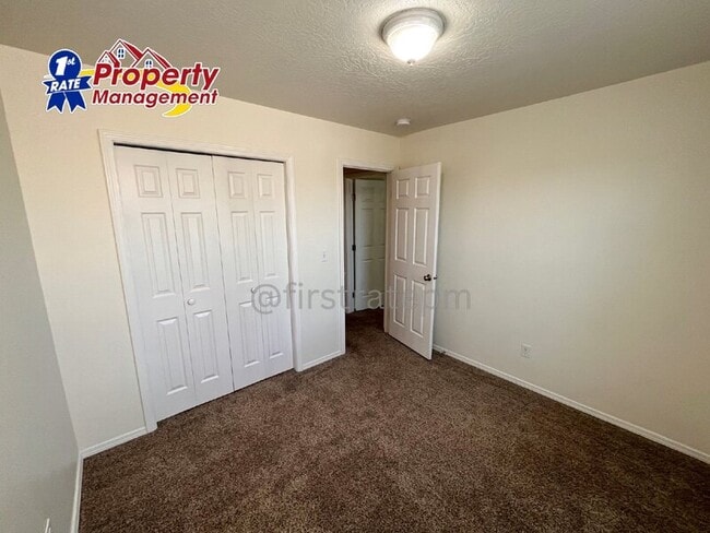 Building Photo - 1141 N Dove Ave