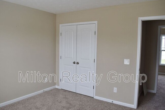 Building Photo - 38 Hanson Ct