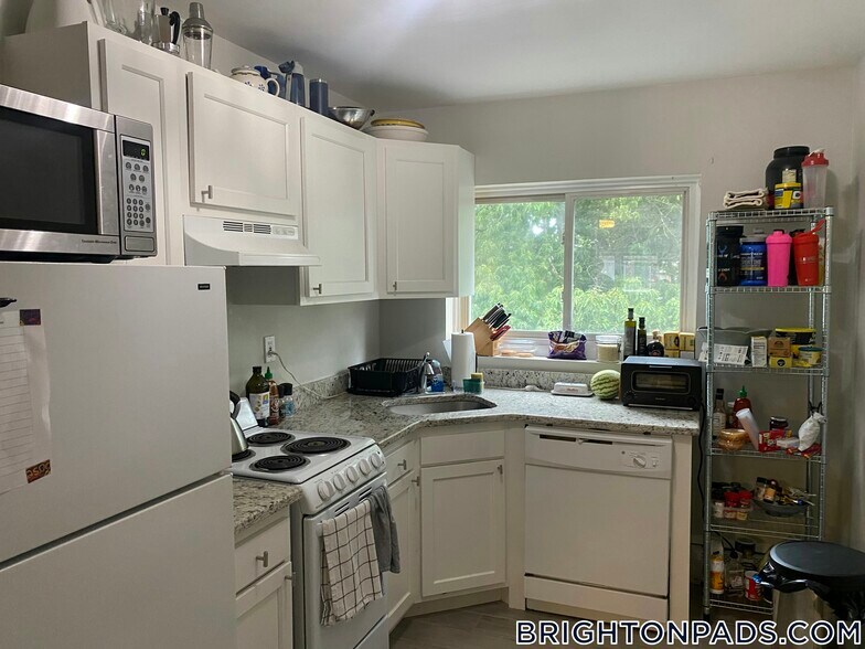 Building Photo - 63 Selkirk Rd