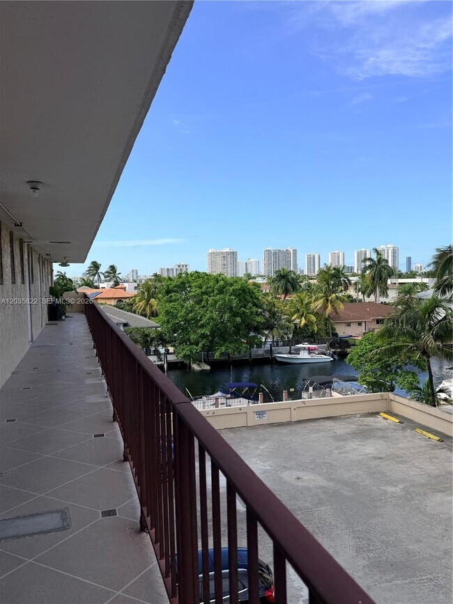 Building Photo - 2903 N Miami Beach Blvd