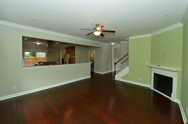 Building Photo - Just a few miles from NOB Navy Base and Ba...