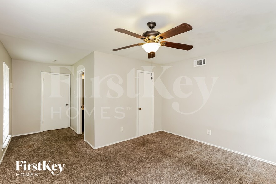 Building Photo - 3923 Treeline Dr