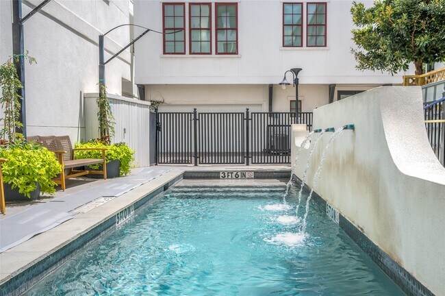 Building Photo - 266 E 28th St